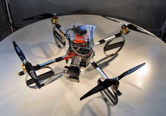 dron-kvadrokopter